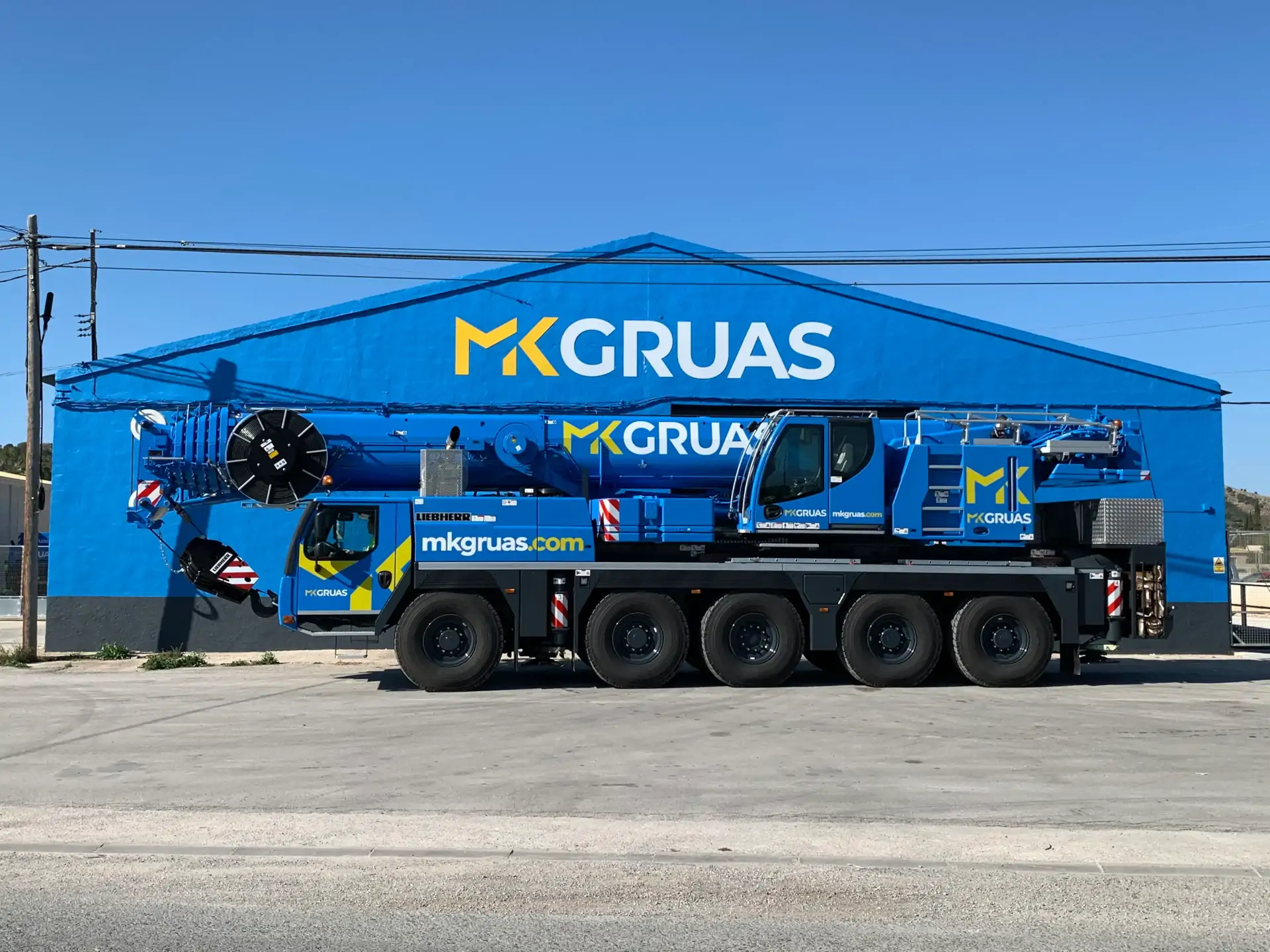 Mk Grúas e Ingeniería. Murcia y Alicante. Grúa telescópica equipada con plumín angulable hidráuilcamente